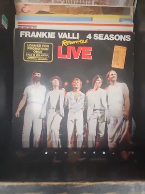 Frankie Valli 4 Seasons Renuited SIGNED Valli live Vinyl Album Foto 1 de 4