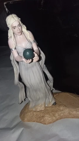 Dark Horse Deluxe Game of Thrones 7" Daenerys Targaryen Mother of Dragons Figure Cover