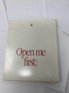 Macintosh SE Apple Tour Disk, System Tools, Printing Tools, And Mac Rainbow Stic - Afbeelding 1 van 5