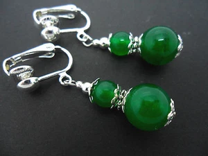 A PAIR OF GREEN JADE SILVER PLATED DROP DANGLY CLIP ON EARRINGS. NEW. - Picture 1 of 1