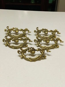 Cómoda victoriana con cinco tiradores de cajón de latón ornamentado vintage - Imagen 1 de 12