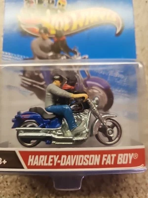 Harley-Davidson Fat Boy 2012 Hot Wheels con piloto y perro como nueva en tarjeta como nueva  Foto 1 de 4