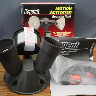 Nueva luz de inundación de seguridad activada por movimiento Regent de colección MS20 bronce hermética Foto 1 de 4