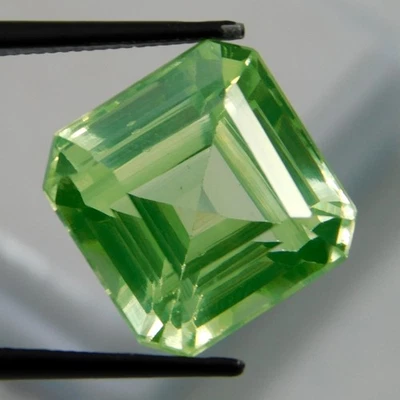 13.90 Ct Certified Natural Pakistan Green Peridot Radiant Cut Stunning Gemstone - Image 1 of 4