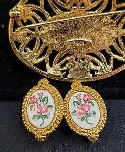 Avon* Brooch 2"And Clip Earrings Set 1/2", Pink Rose Motifs - Picture 1 of 10