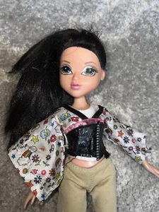Moxie Girlz Doll Brunette Bratz - Picture 1 of 6
