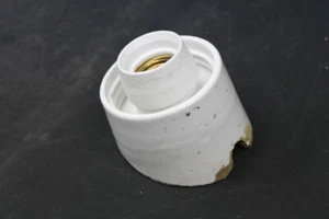 Old XS Socket for Lamp Glaskolbenlampe Lamp E27 Porcelain Old - Picture 1 of 8