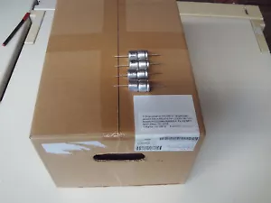 1 Originalkarton mit 288 St. langlebigen axialen Elkos 680uF/63V=, s.u. - Bild 1 von 2