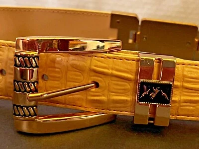 Cinturón con hebilla grande Hurricane Rider amarillo pálido textura cocodrilo seccional negro LOGO  Foto 1 de 4