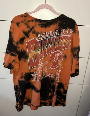 47' Vintage OLD SCHOOL TIE DYE TAMPA BAY BUCCANEERS men's  t-shirt, SZ 2XL Cover