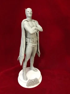 Batman 1966 - The Batman "Adam West" - Resin - Modellbausatz - Maßstab 1/6 - 1/8 - Bild 1 von 15