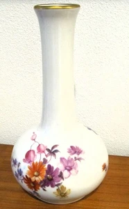 Kleine Enghalsvase, KPM Berlin mit gemalten Blumen - Bild 1 von 4