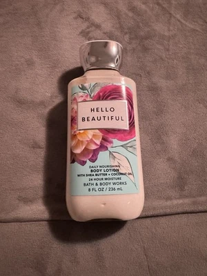 BATH & BODY WORKS / HOLA HERMOSA / LOCIÓN CORPORAL NUTRITIVA DIARIA / 8 FL OZ Foto 1 de 3