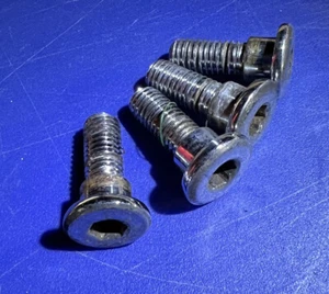 CBR954 CBR954RR cbr 954 RR 954RR Rear Brake wheel Rotor disc Bolts Screws 02-03 - Picture 1 of 4