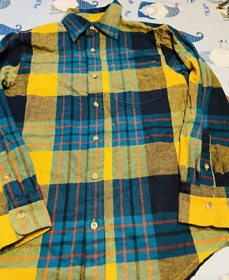 Franela a cuadros múltiple Arizona Boys talla M LS NUEVO SIN ETIQUETAS Foto 1 de 4