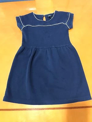 Vestido de manga corta azul con ribete dorado talla pequeña 6-7 GapKids GapKids para niñas Foto 1 de 4