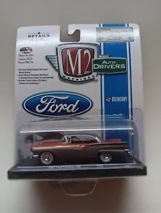M2 MACCHINE AUTO DRIVER 1957 FORD FAIRLANE 500 R-39 sigillato in fabbrica spedizione gratuita - Foto 1 di 6