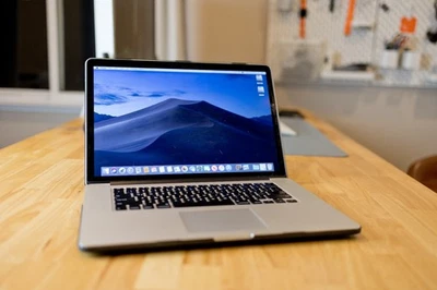 Apple MacBook Pro 15 in 2015 Silver/Intel Core i7 2.20GHz, 256 GB 16 GB Intel... - Image 1 of 4