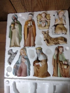 Belén de Navidad completo de 9 piezas de porcelana para interiores de hogar HOMCO #5599 - Imagen 1 de 1