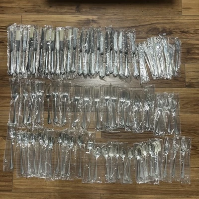 Nuevo de Lote Antiguo Juego De 84 Oneida FLAUTA REAL PLATEADA Comunidad Betty Crocker Foto 1 de 4