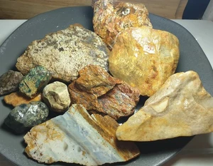 SALE Mixed Rock and Mineral Parcel Australian Rough Cabbing Lapidary 2.36 KG - Picture 1 of 17