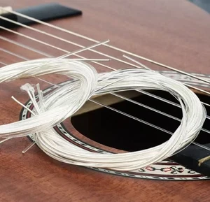 Corde in nylon per chitarra classica - Set di 6 pezzi ad alta tensione, morbide + antiruggine - Foto 1 di 11