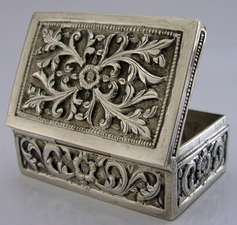 BEAUTIFUL ANGLO INDIAN SOLID SILVER SNUFF BOX c1900 ANTIQUE 43g Cover