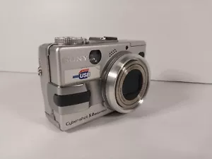 Sony Cyber-Shot Digital Camera DSC-V1 - Picture 1 of 8