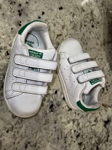 Tenis ADIDAS Stan Smith blancas verdes fáciles de usar para niños pequeños talla: 7K #BZ052 - Imagen 1 de 3