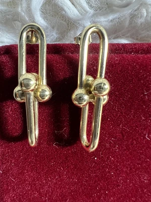 Pendientes estilo clip o hardwear oro amarillo 18k macizo talla 1,1" de largo.  Foto 1 de 4