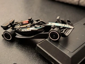 ASOMBROSO PODER MERCEDES AMG PETRONAS FORMULA ONE TEAM CON CABEZA DE CONDUCTOR NOC HW - Imagen 1 de 22