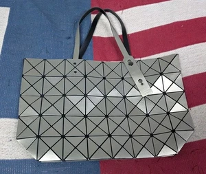 Baobao Issey Miyake Tote Bag Metallic Silver 11x17  - Bild 1 von 10