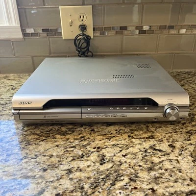 Sony DAV-DX375 5-Disc DVD Player Changer - TURNS ON/ FOR PARTS/REPAIR - Image 1 of 4