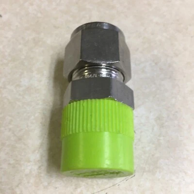 Hy-Lok 316 Stainless Union 1/2" Tube to 1/2" NPT Male 8-8N-S316 - Image 1 of 4