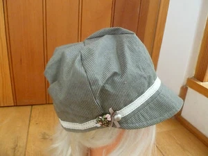 MONSOON ACCESSORIZE VERDE GRIGIO RIGHE VINTAGE FASCIA CAPPELLO A PUNTA BERRETTO PANETTIERE RAGAZZO - Foto 1 di 4