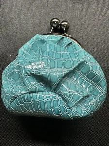Lovely Faux Blue Alligator Coin/Makeup Bag/Purse w/Metal Ball Closer - Picture 1 of 6
