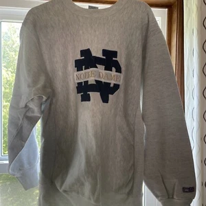 Vintage University Of Notre Dame Fighting Irish Embroidered Sweatshirt SZ L - Picture 1 of 5