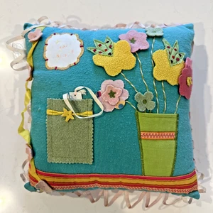 Cupcakes And Cartwheels Flower Sensory Pillow Made In India - Bild 1 von 16