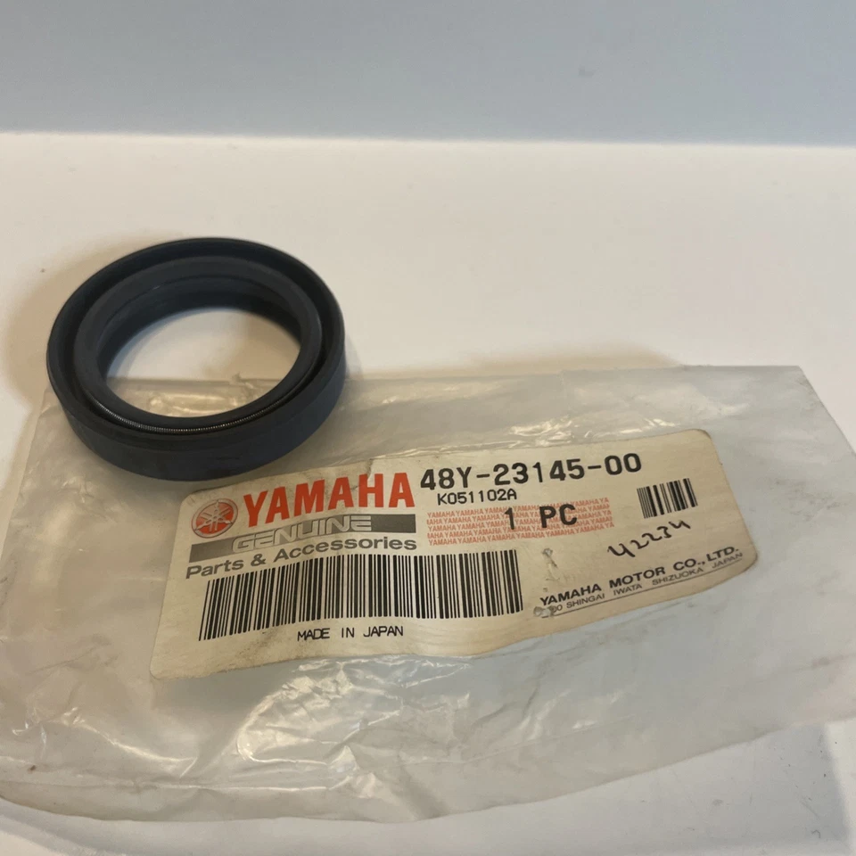 SELLO DE ACEITE PARA HORQUILLA DELANTERA YAMAHA OEM NOS / 48Y-23145-00 / YZ100 1T400 DT250 XT500 Foto 1 de 2