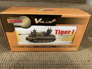 Dragon Armor 1:35 Tiger I produzione tardiva, Pz.Abt. 301 & equipaggio serbatoio (5) n. 61036 - Foto 1 di 13