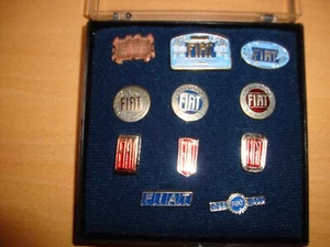 COFANETTO  PINS COMMEMORATIVE 100 ANNI FIAT (1999) ORIGINALE - Foto 1 di 2