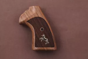 KSD Brand Colt Python (Pre 2020) Impugnature in noce compatibili diamante - Foto 1 di 1