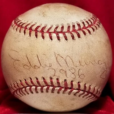 June 13, 1995 EDDIE MURRAY Signed 2986 Hit Game OAL Auto Ball WS Indians Team  - Image 1 of 4