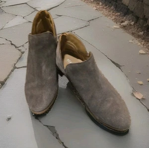 Gebrauchte Kenneth Cole Reaction Damen-Booties aus Beton-Wildleder mit Reißverschluss hinten Größe 9,5 - Bild 1 von 5