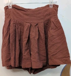 EnSemble Clay/Maroon Shorts mit seitlichem Reißverschluss plissiert Gr. Small Taschen - Bild 1 von 9