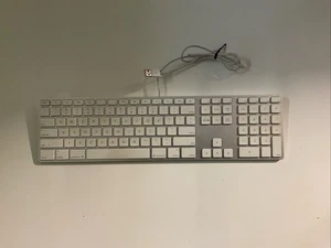 Apple A1243 Wired USB Slim Keyboard - Picture 1 of 2
