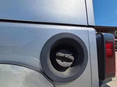 Puerta de llenado de combustible usada se adapta a: Jeep Wrangler 2016 grado A Foto 1 de 4