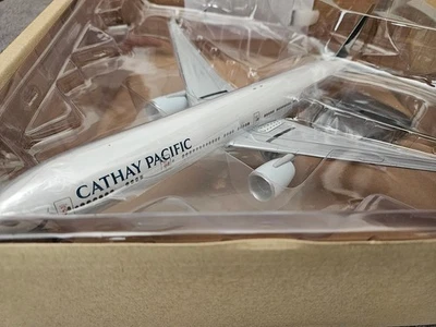 Cathay Pacific Boeing 777-300ER Modelo Escala 1:200 Réplica Nueva Librea (Caja Marrón) Foto 1 de 4