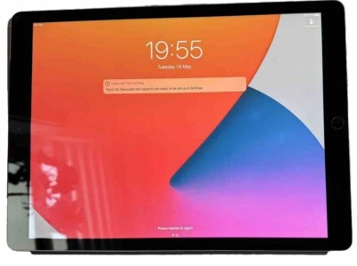 Apple iPad Pro 1st Gen, 12.9in Model A1652  128GB Wi-Fi + Cellular With Keyboard - Image 1 of 4