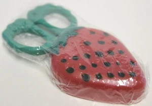 Tupperware® Magnet Erdbeere original verpackt  - Picture 1 of 2